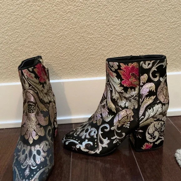 Sam Edelman NWOT Jacquard Ankle Boots - Picture 2 of 3